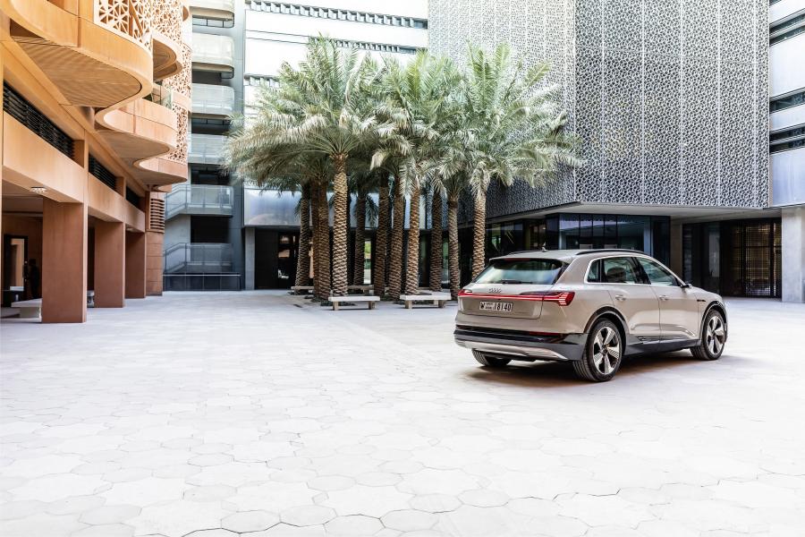  Audi e-tron 55 Quattro 2019 года  (WW) (фото 305 из 452)